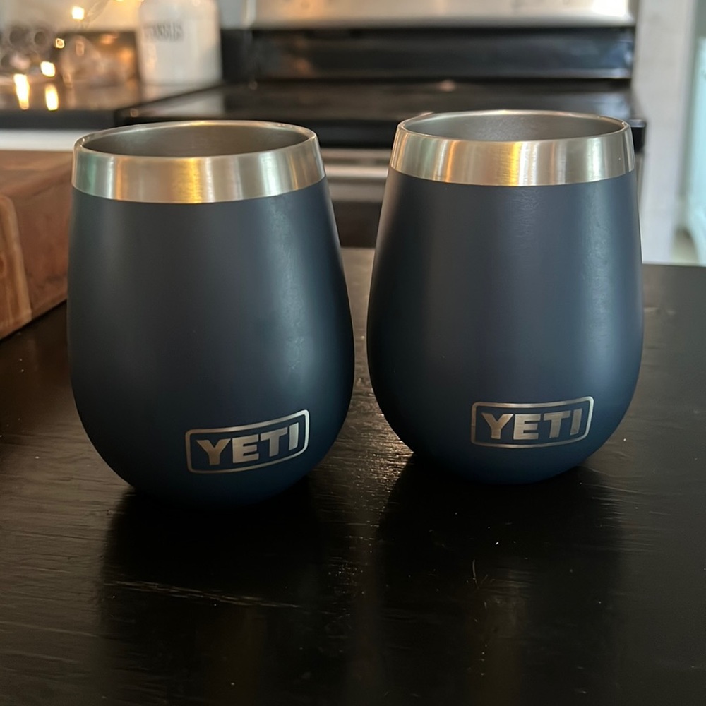 Set of 2 Yeti Wine Tumblers Navy